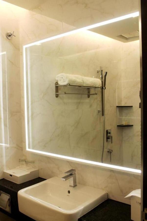 Geobay Hotel Джохор Бахру Екстериор снимка