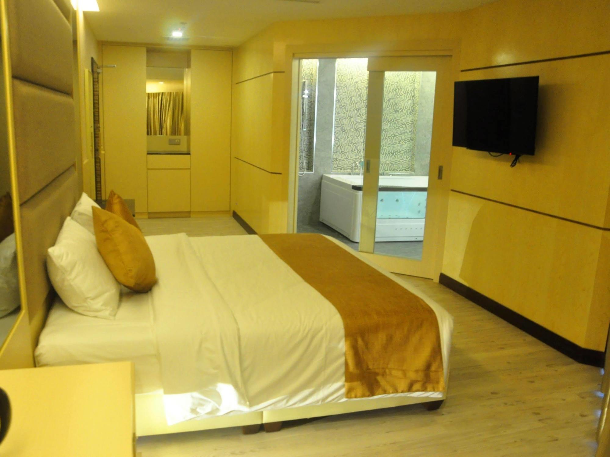 Geobay Hotel Джохор Бахру Екстериор снимка