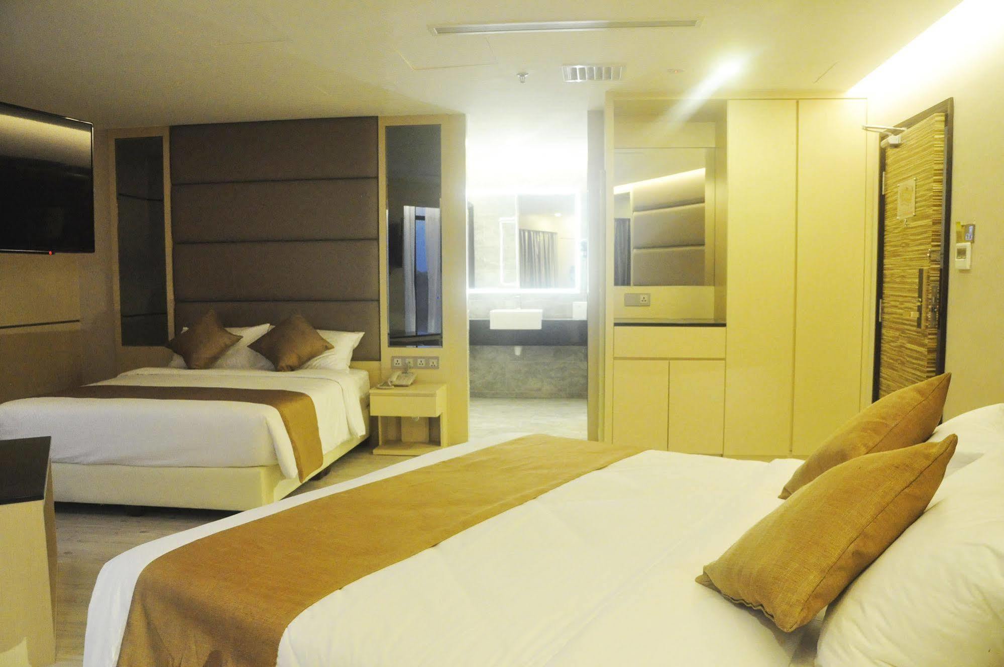 Geobay Hotel Джохор Бахру Екстериор снимка