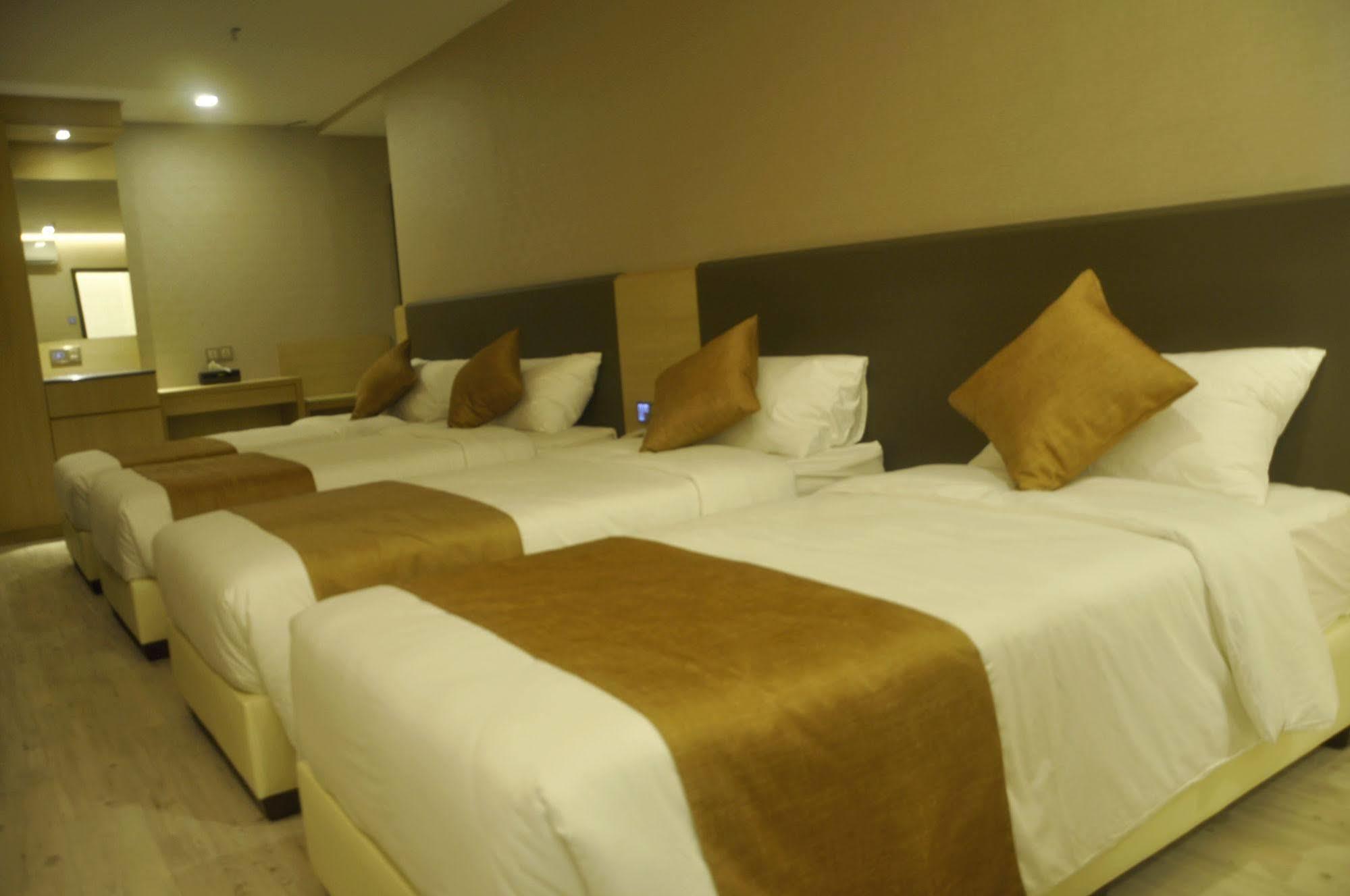Geobay Hotel Джохор Бахру Екстериор снимка